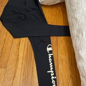 Very comfy champion medium women’s leggings (FREE SHIPPING)